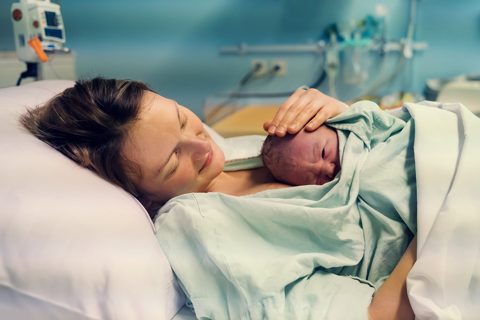 newborn hospital mother with baby