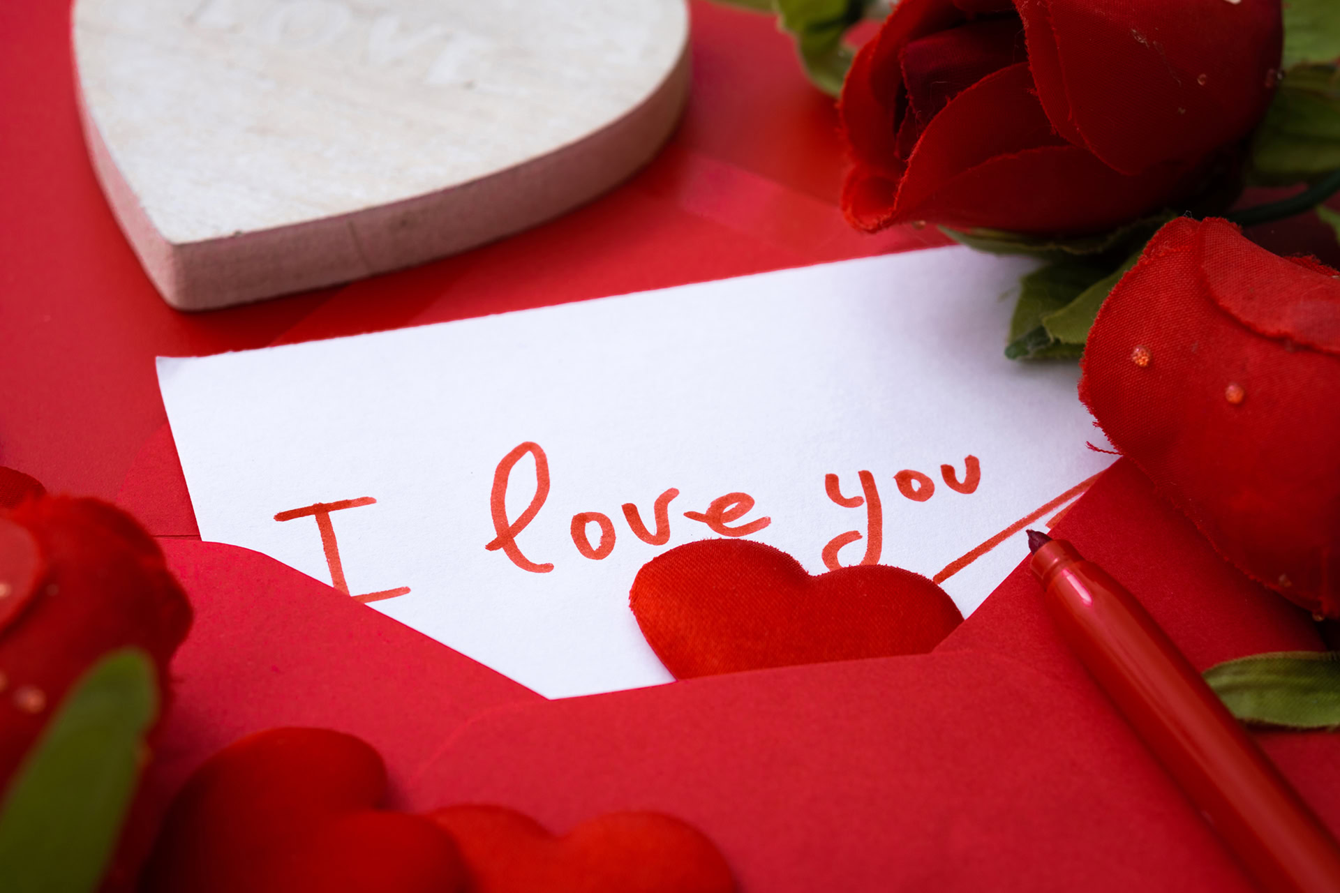 7 Meaningful Valentine’s Day Gifts Using Photos